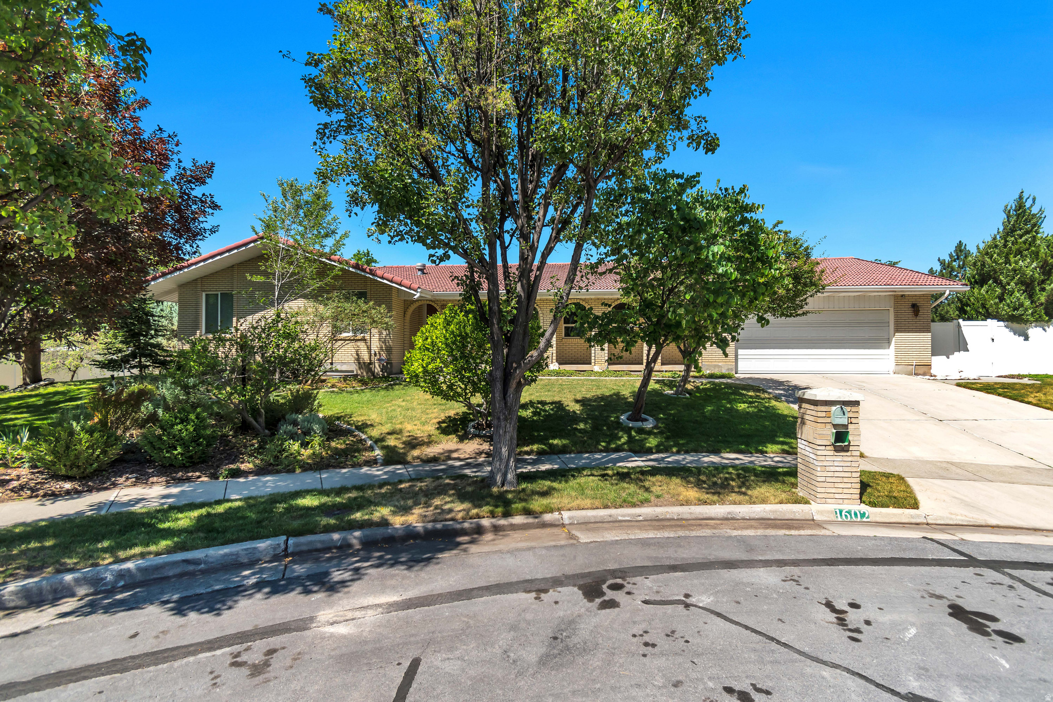1602 E NICKLAUS CIR, Sandy, UT 84092 — photo 1