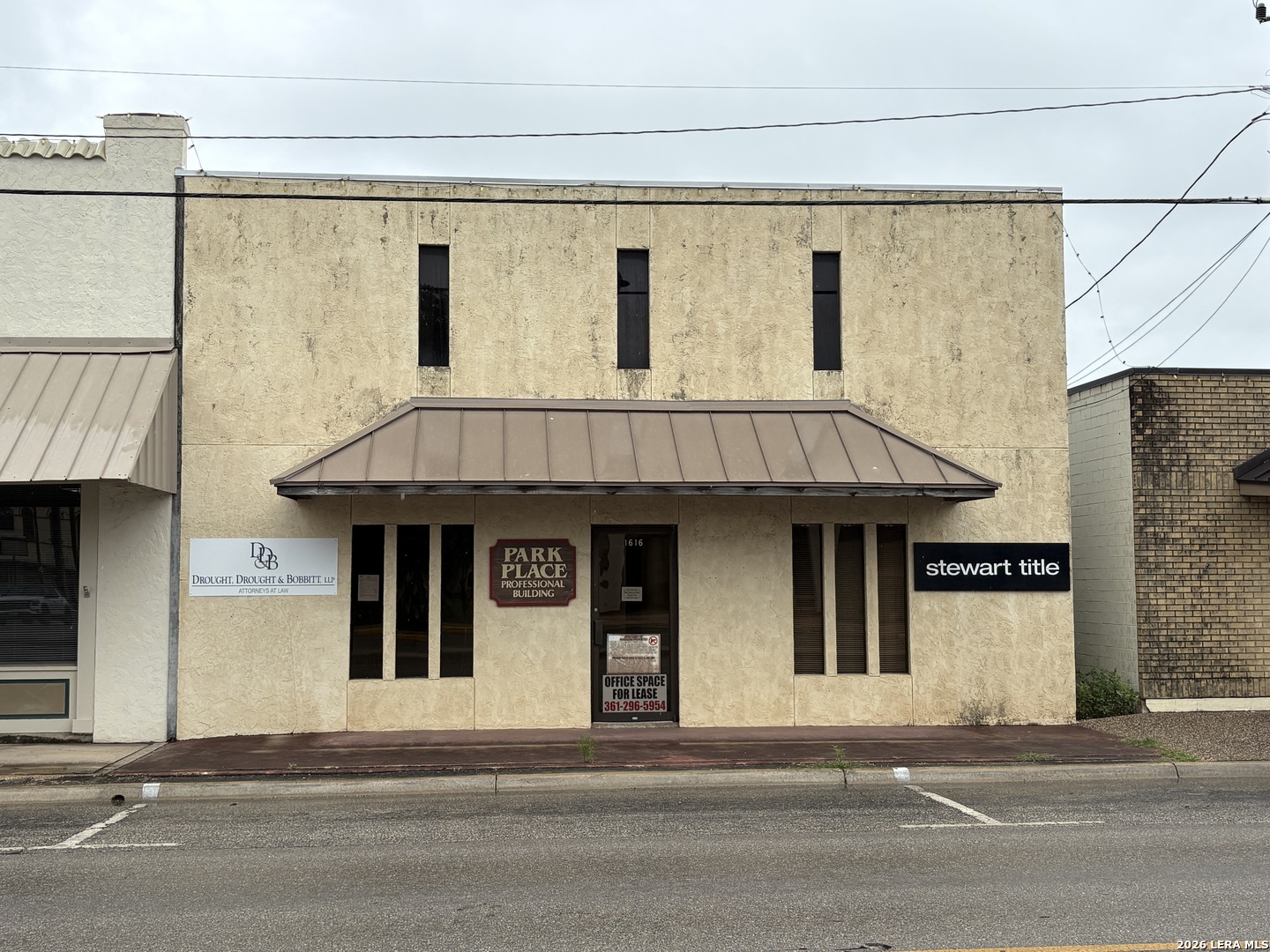 1616 Avenue M, Hondo, TX 78861 — photo 1