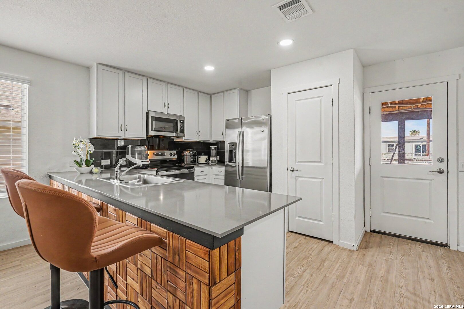 530 Primrose Ln, ,  78227 — photo 1