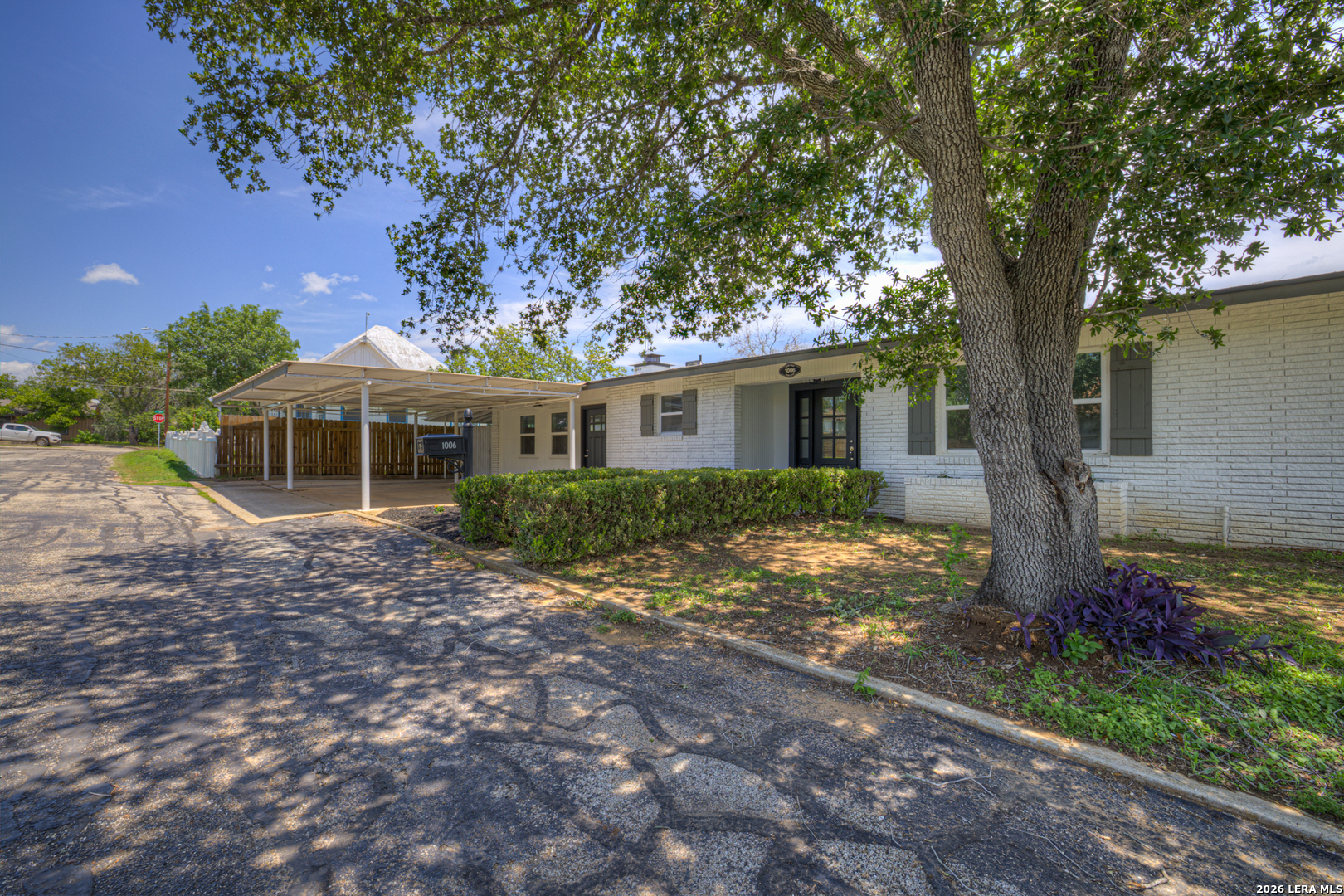 1006 Pecan, ,  78114 — photo 1