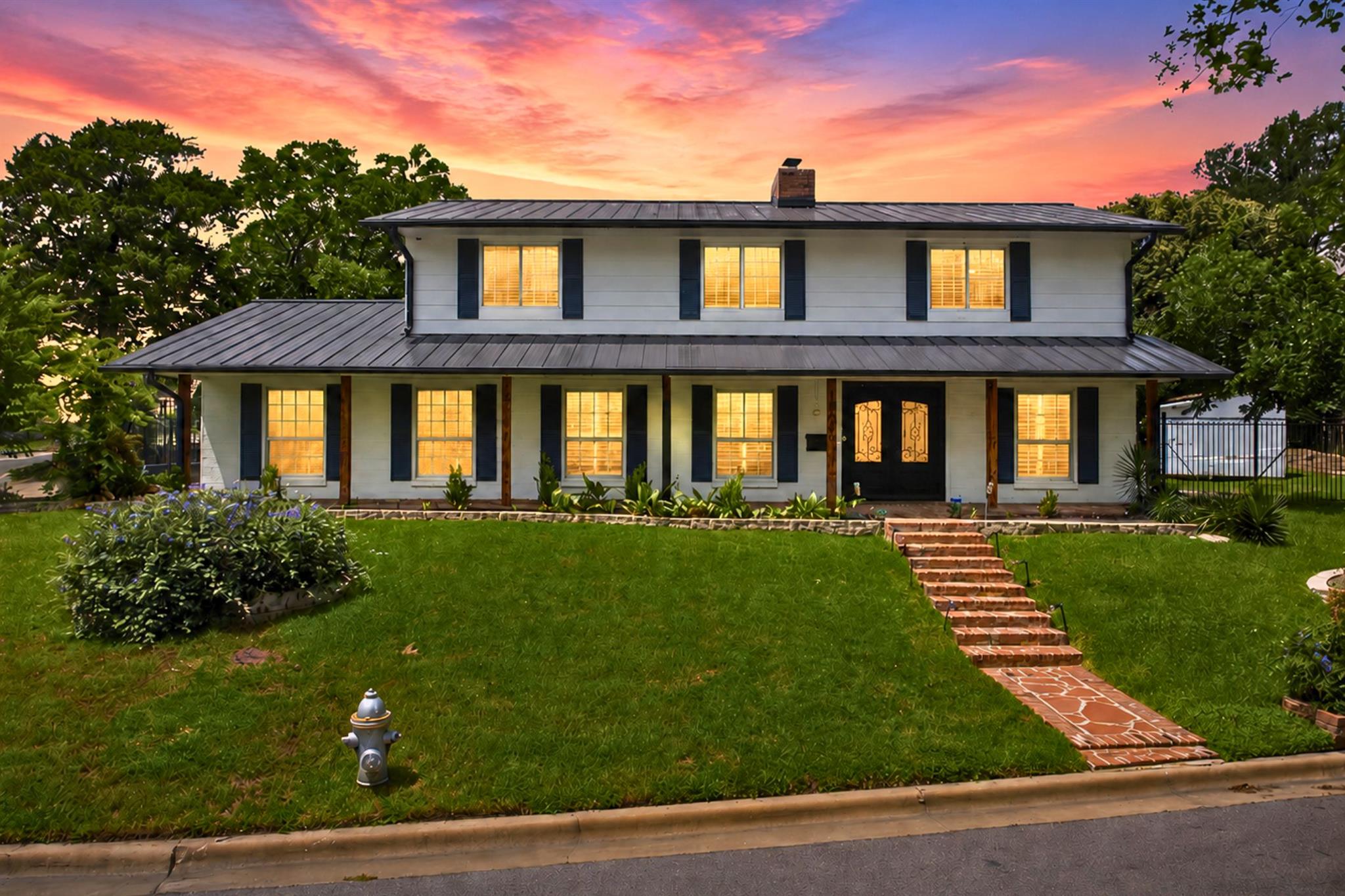3409  Lakeside Dr, Austin, TX 78723 — photo 1