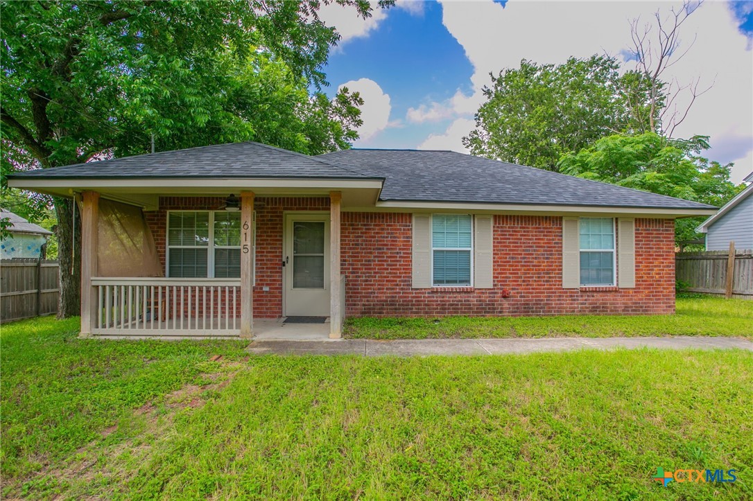 615 E 9th Avenue, Belton, TX 76513 — photo 1