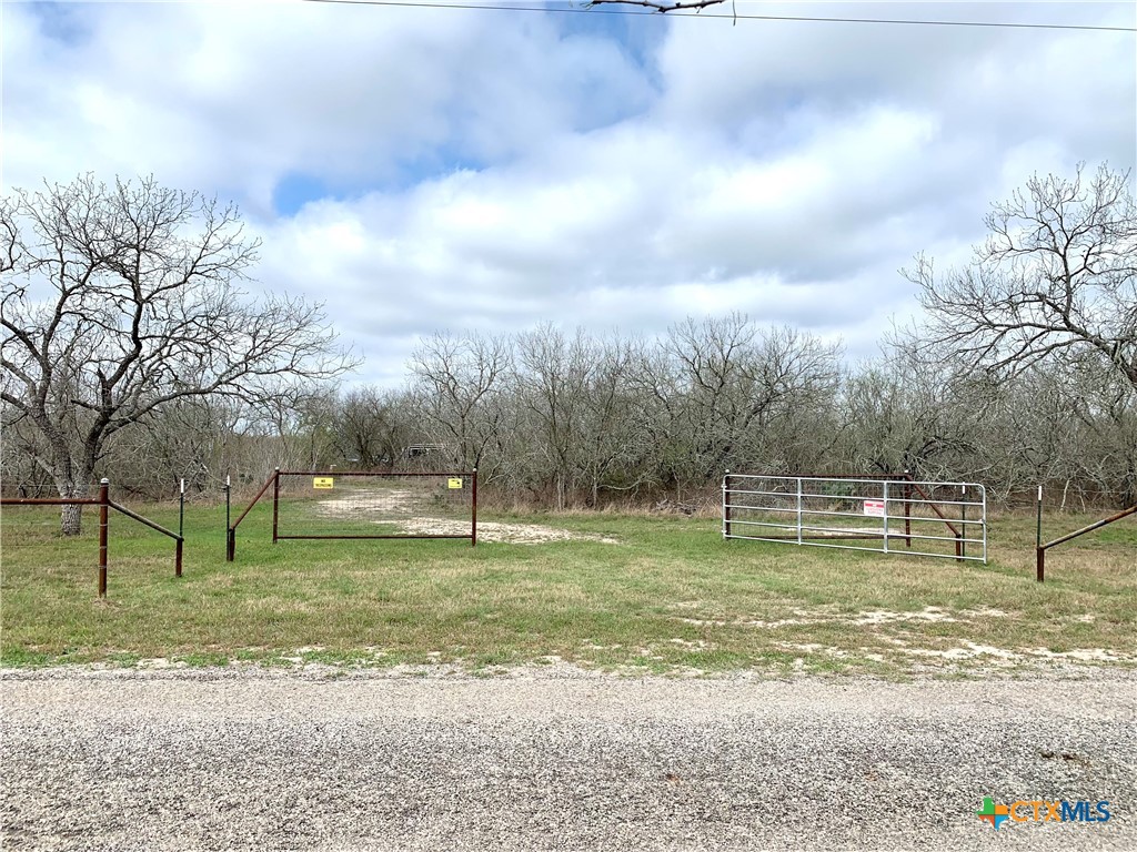 000 Pierce Road, Goliad, TX 77963 — photo 1