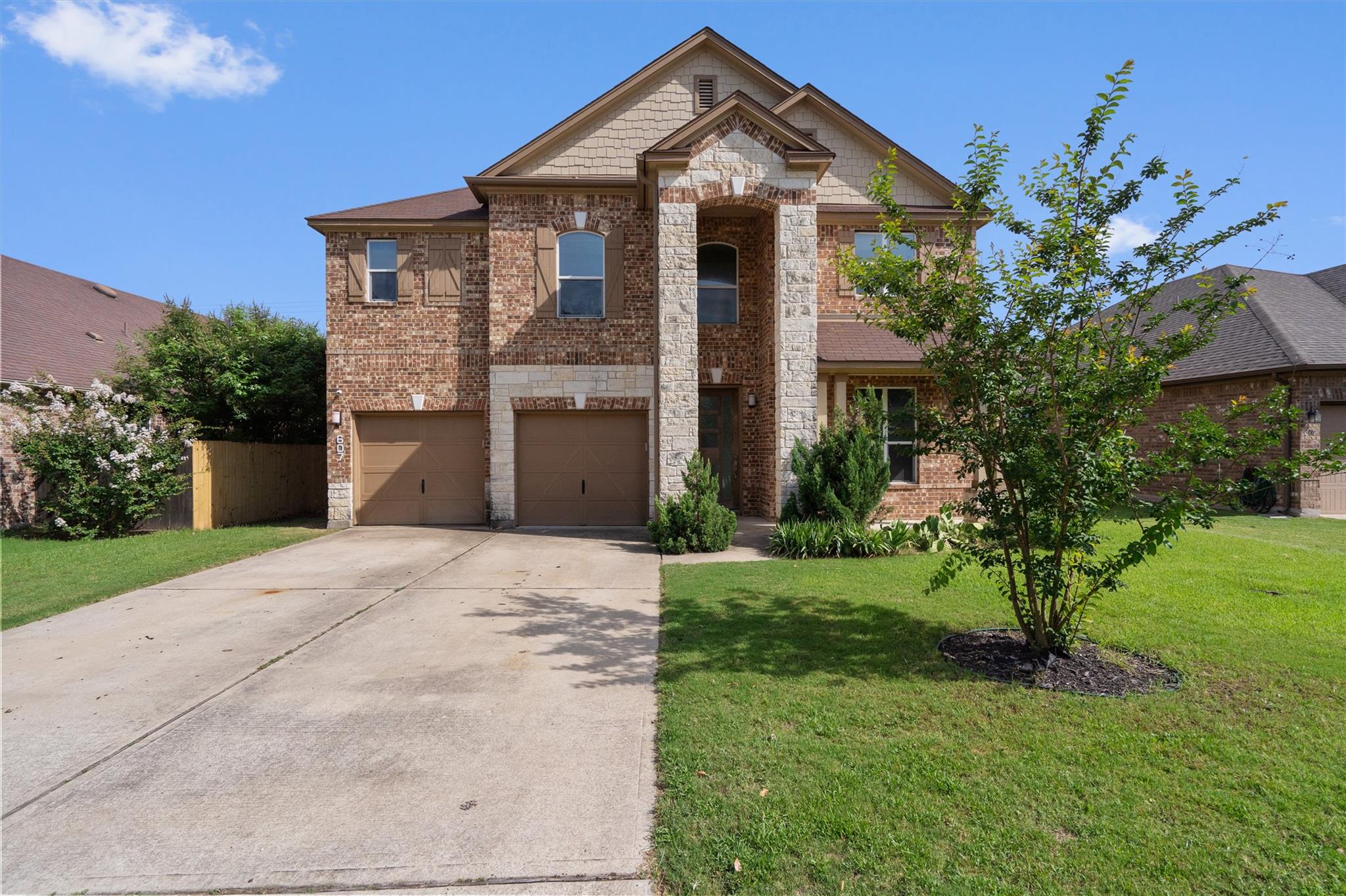 607 Yosemite, Taylor, TX 76574 — photo 1