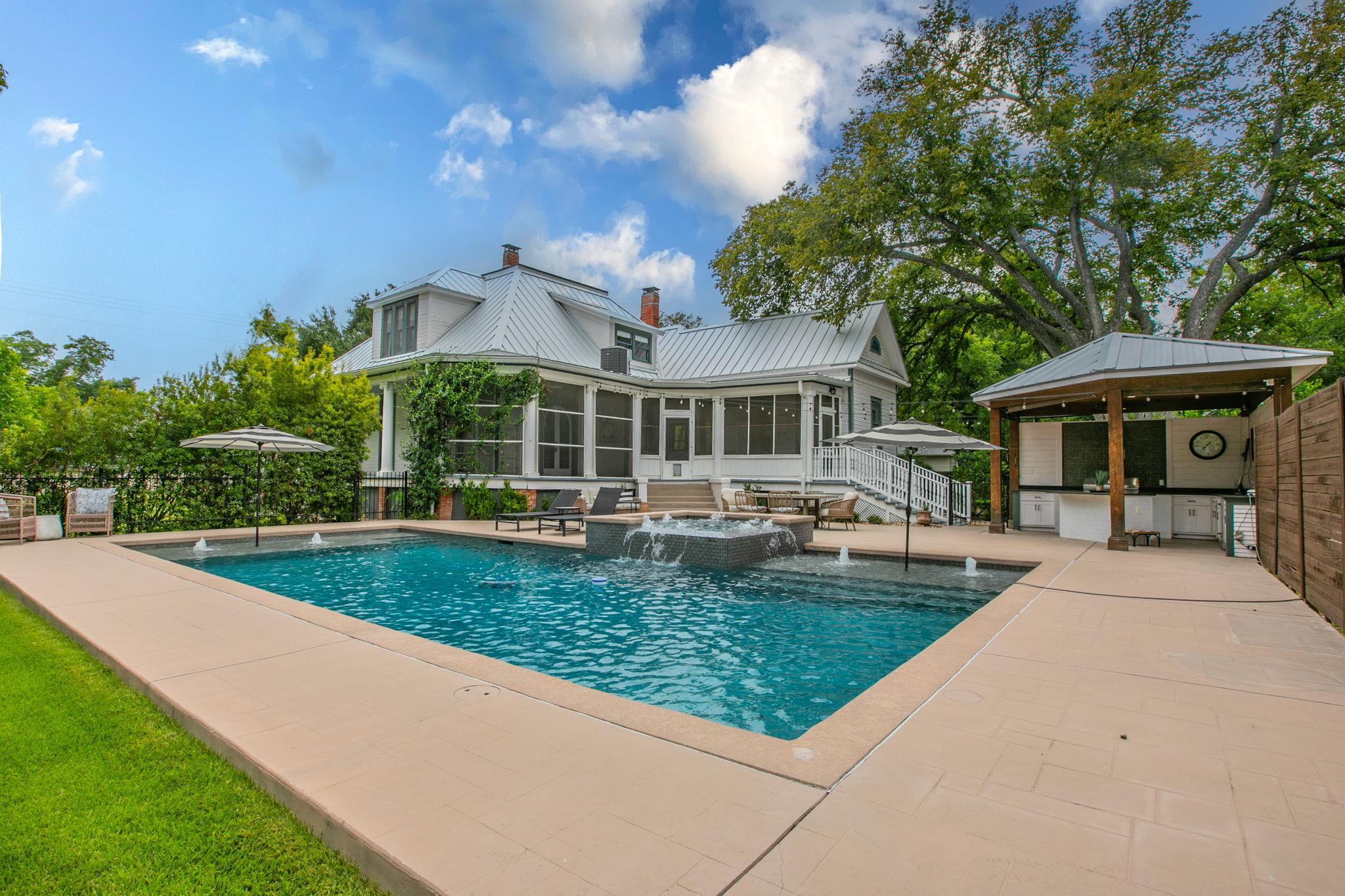 1109 Pecan, Bastrop, TX 78602 — photo 1