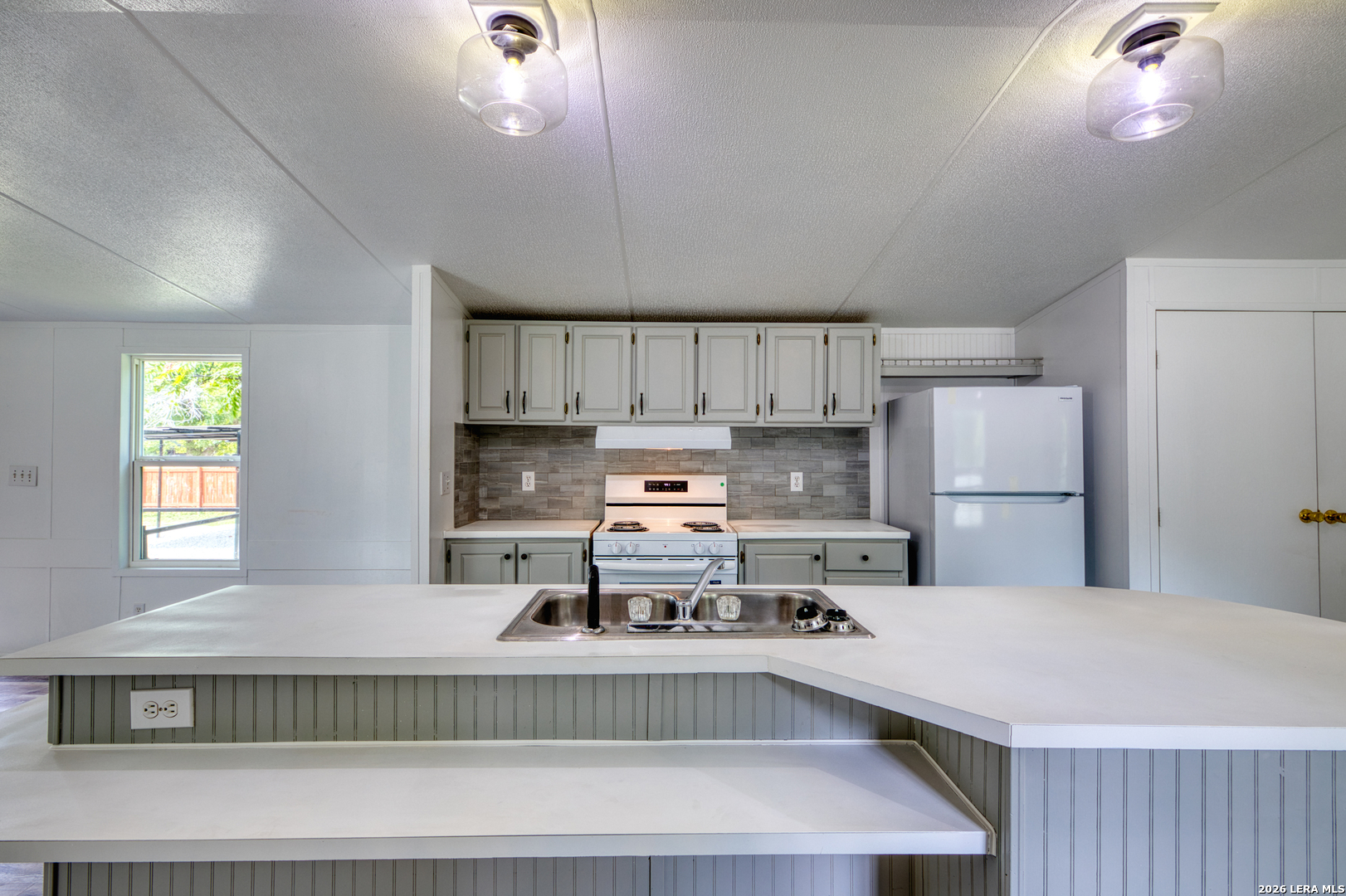 111 W MAHAFFEY ST, ,  78801 — photo 1