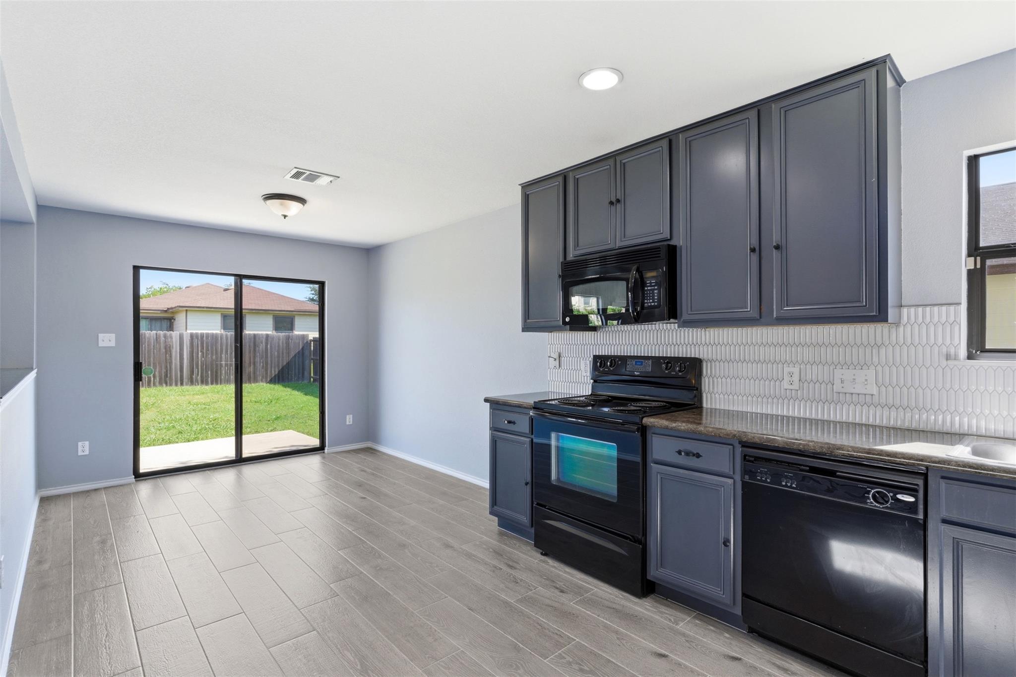 602 Yosemite Trl, Taylor, TX 76574 — photo 1