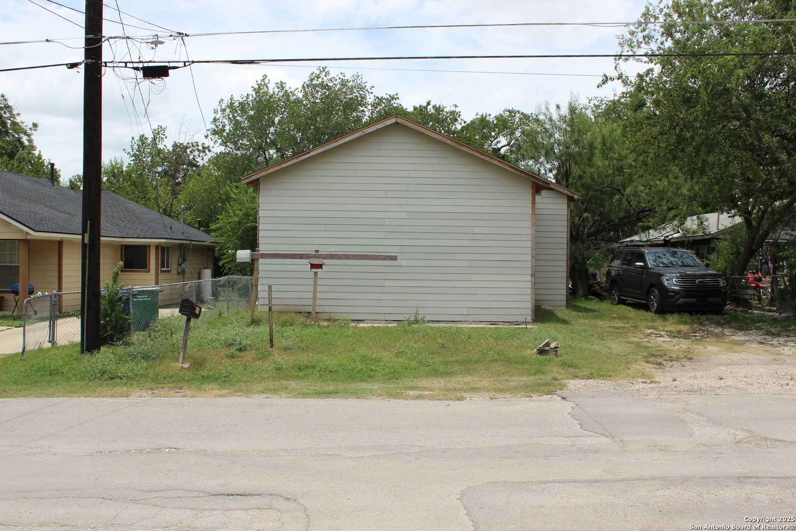 365 N San Gabriel Ave, San Antonio, TX 78237 — photo 1