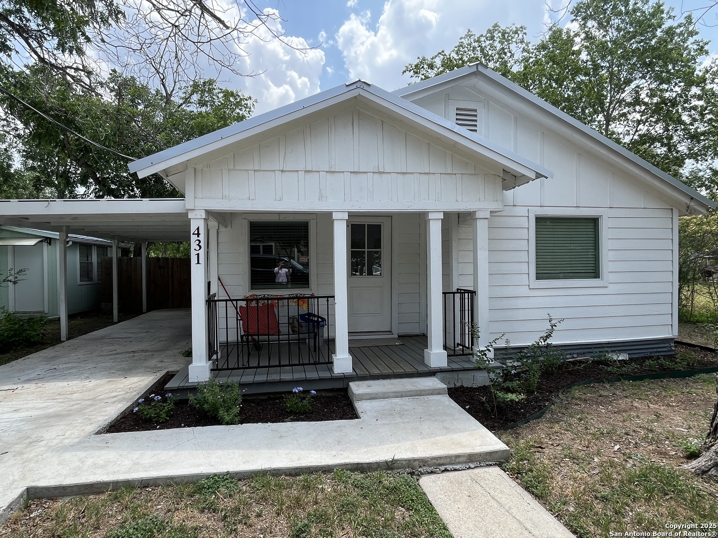 431 Gravel, ,  78155 — photo 1
