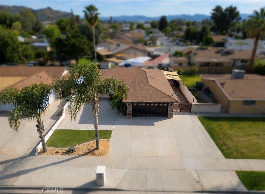 221 W Whittier Avenue, Hemet, CA 92543 — photo 1