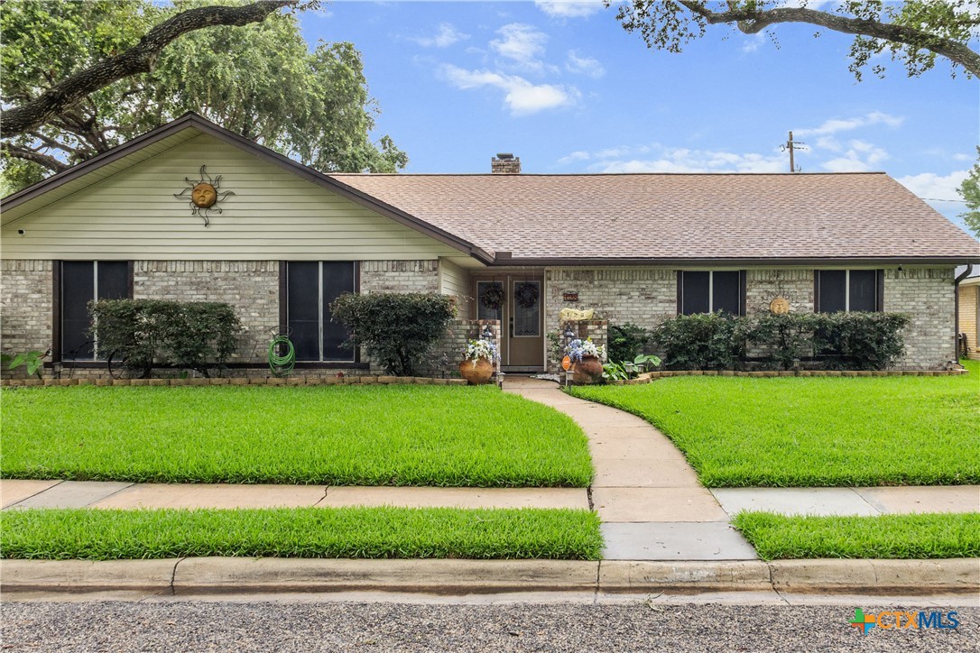 128 Cumberland Gap, Victoria, TX 77904 — photo 1