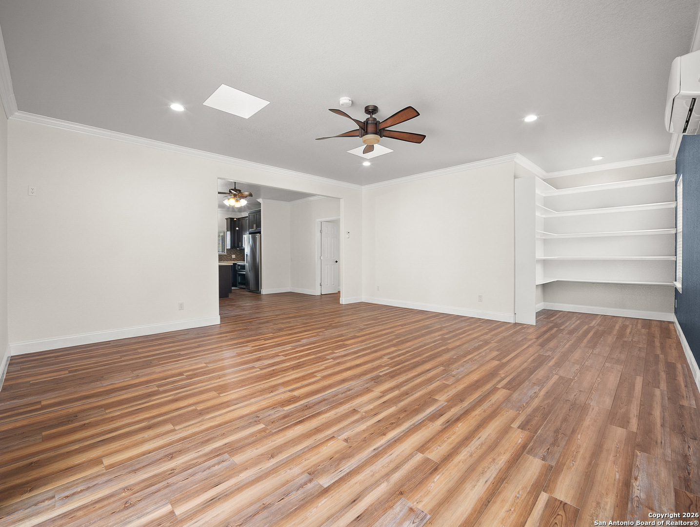 219 VICTORIA DR, , 78028 — photo 1