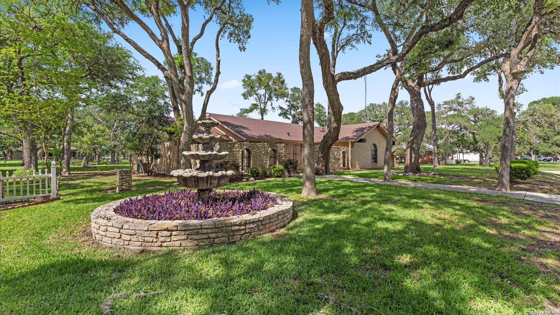 162 LONE OAK ST, Seguin, TX 78155 — photo 1