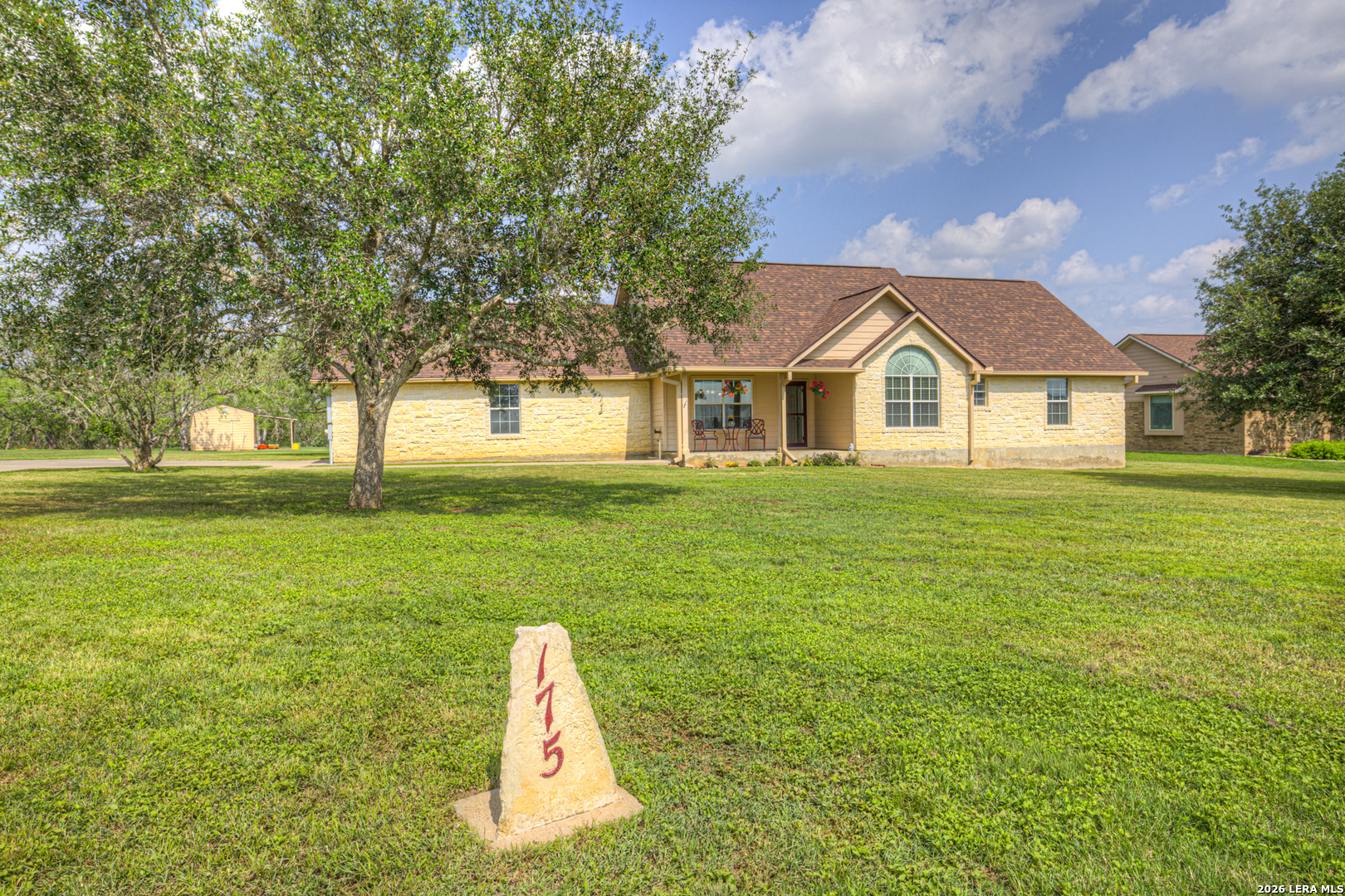 175 CREEKWOOD DR, Gonzales, TX 78629 — photo 1