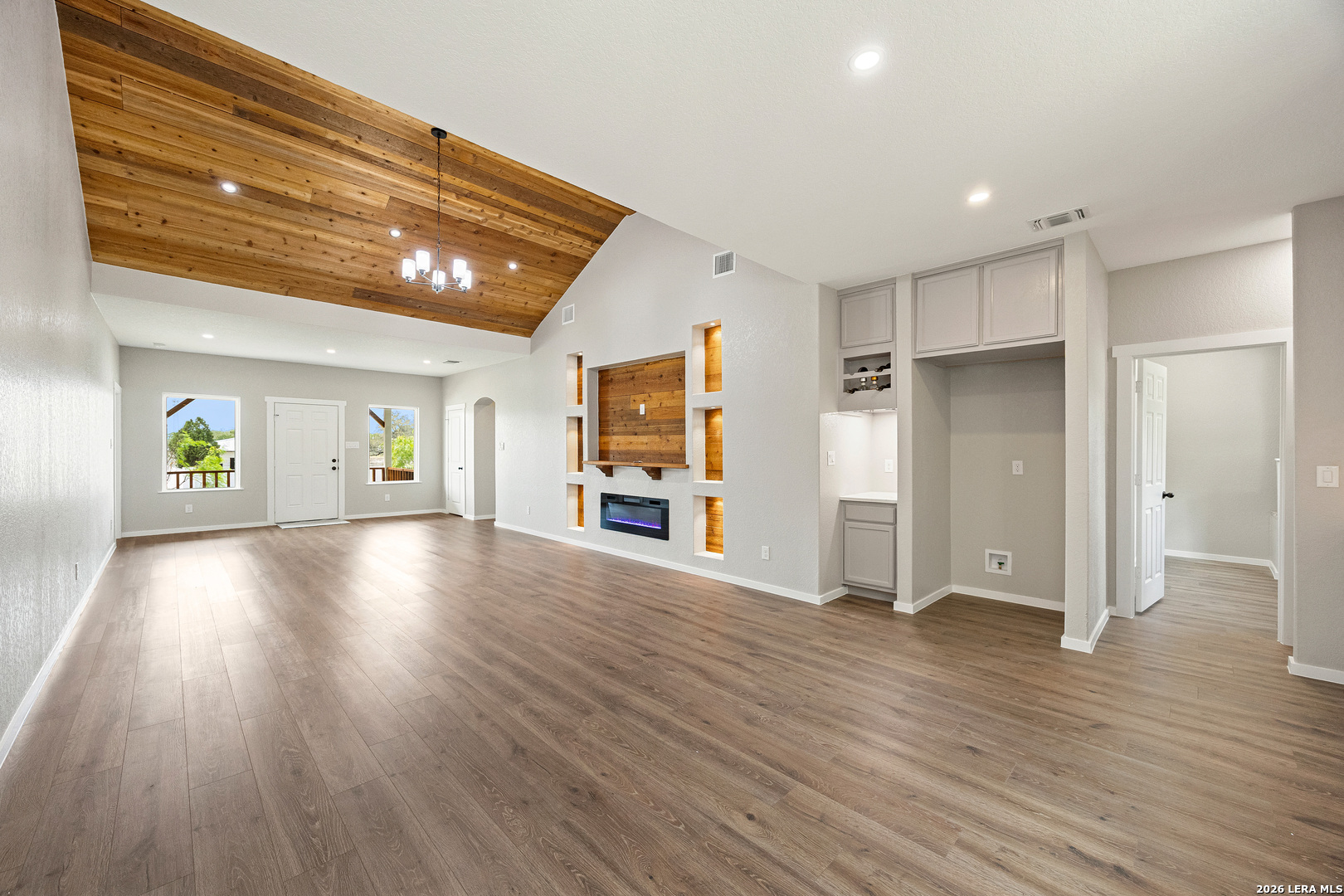316 Royal Oaks Dr, ,  78069 — photo 1
