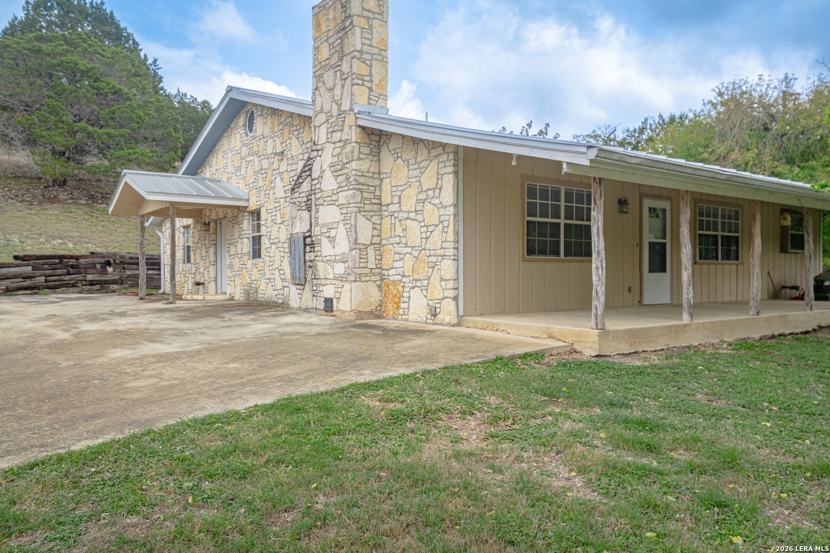 535 Camino Real Rd, Kerrville, TX 78028 — photo 1