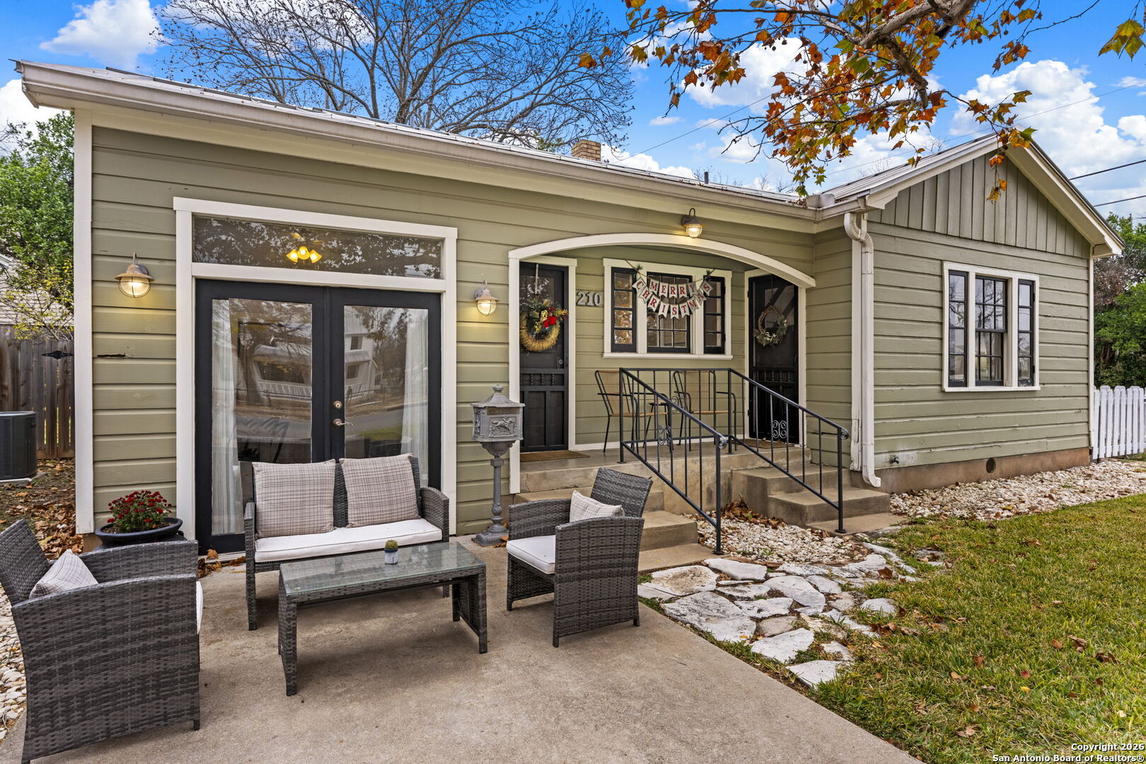 210 Acorn, ,  78624 — photo 1