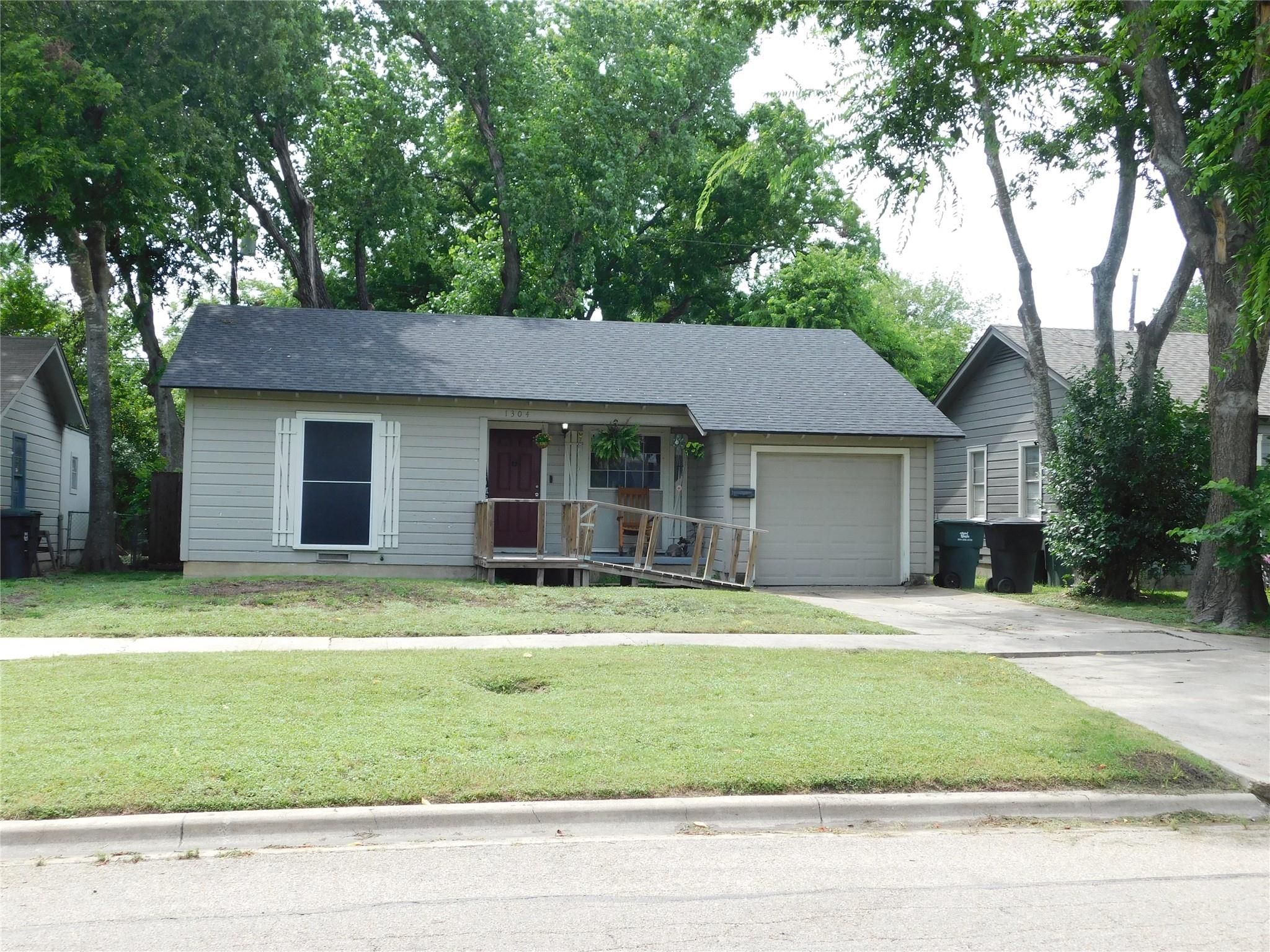 1304 19th, Temple, TX 76504 — photo 1