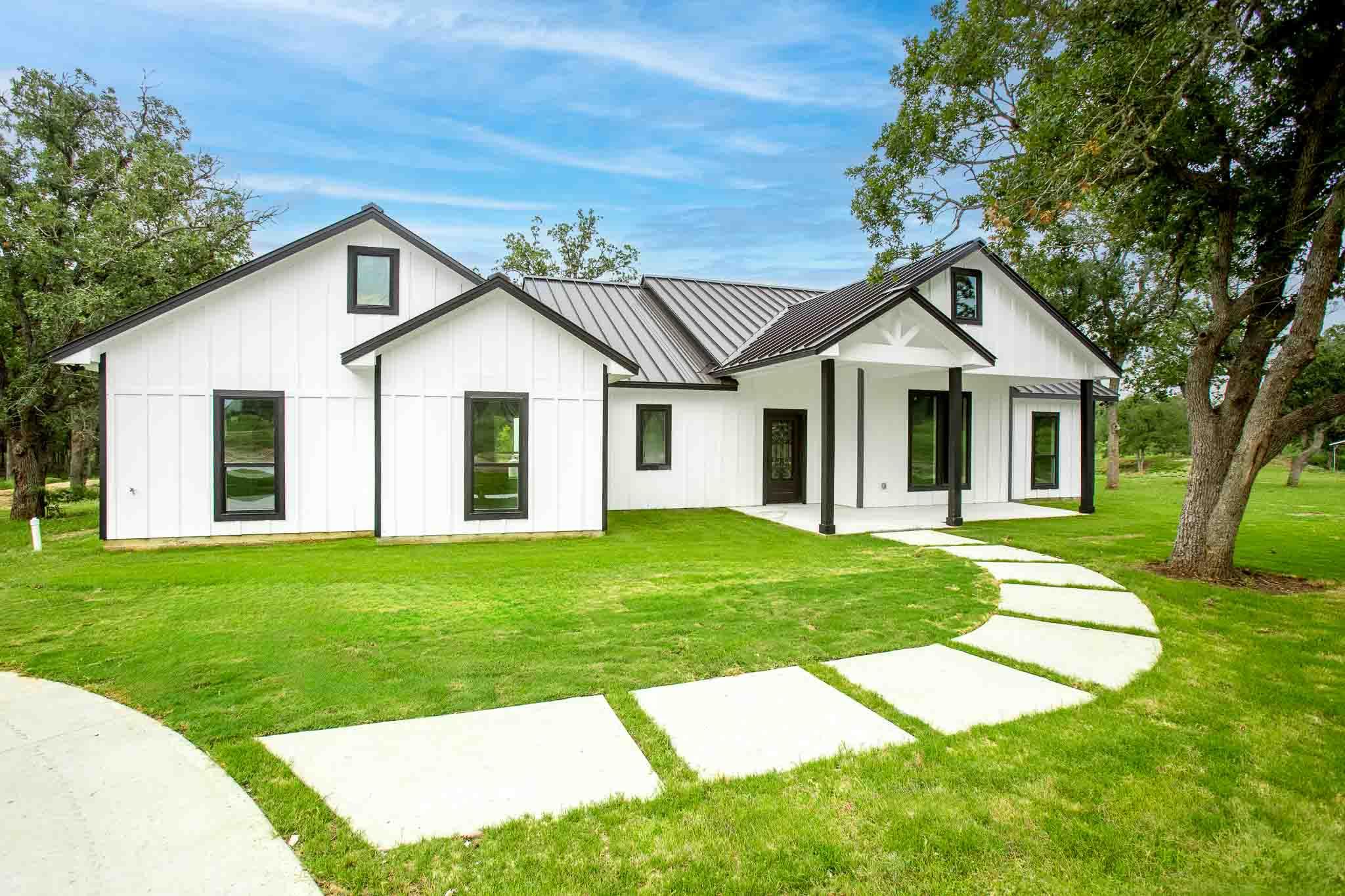 337 Smitty, Lockhart, TX 78644 — photo 1
