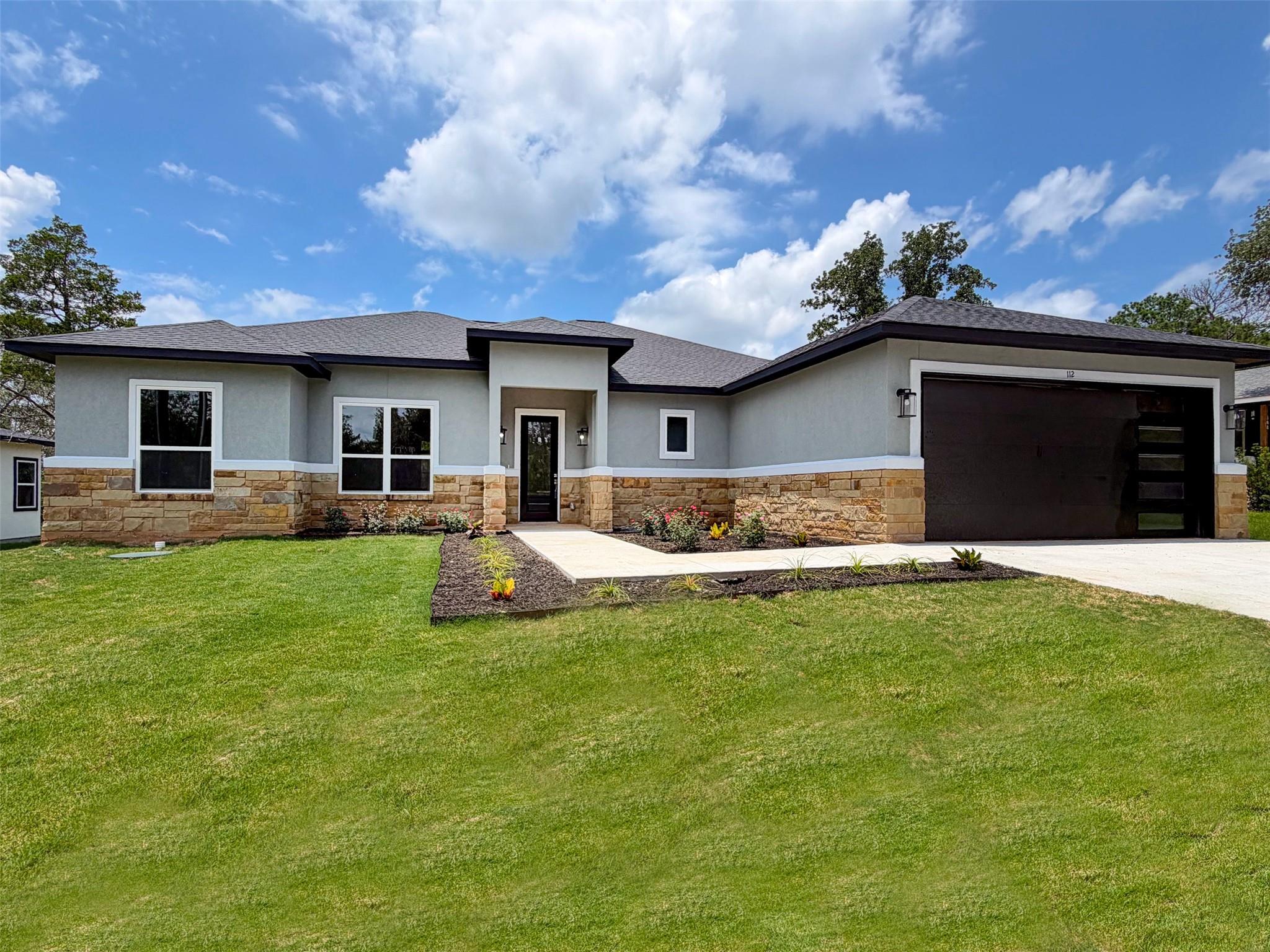 112 Heleakala, Bastrop, TX 78602 — photo 1