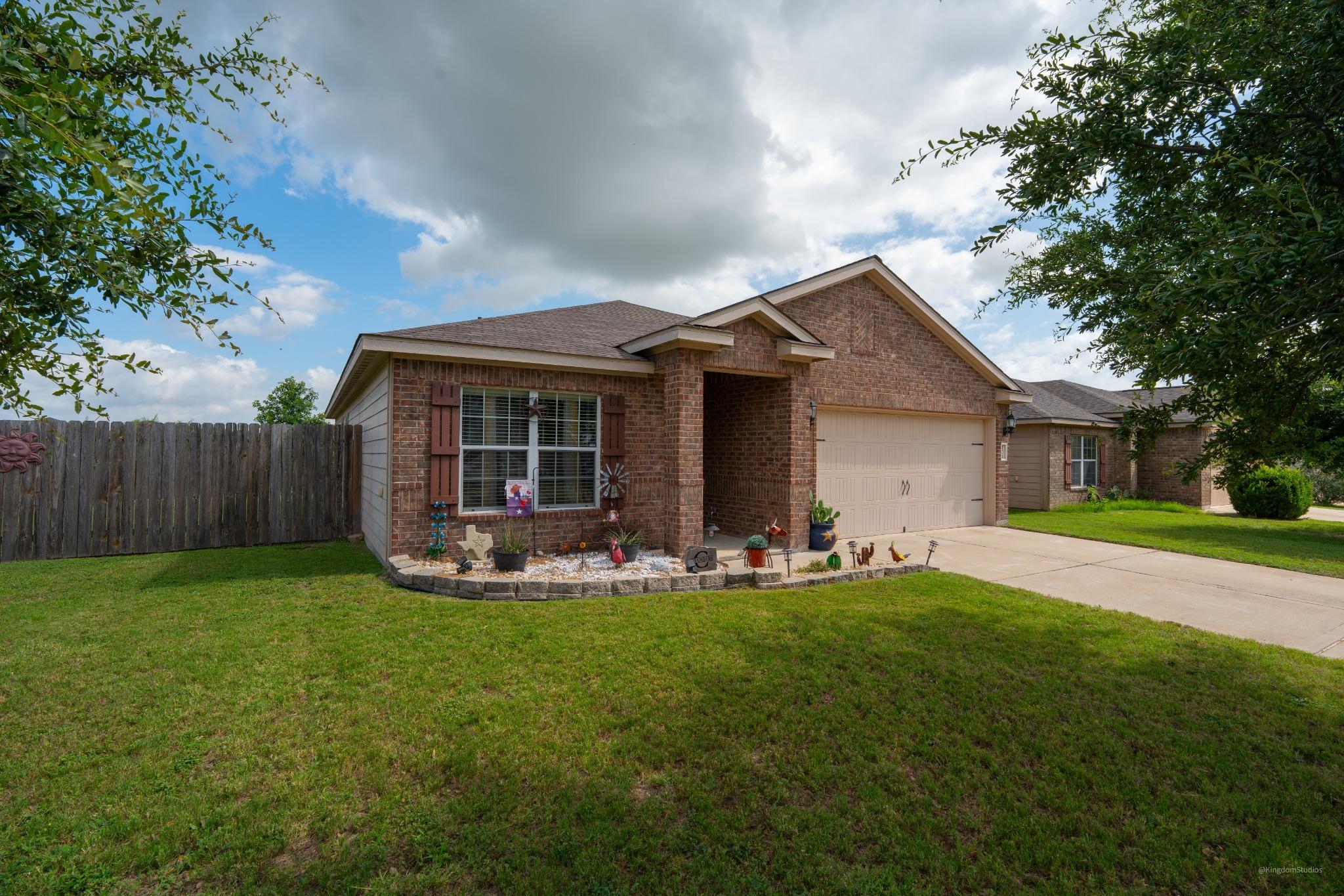 101 Hawkins, Jarrell, TX 76537 — photo 1