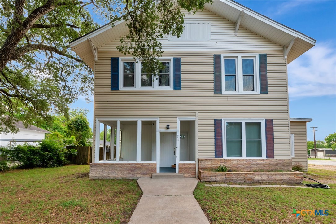 214 Hubbard Street, Yoakum, TX 77995 — photo 1
