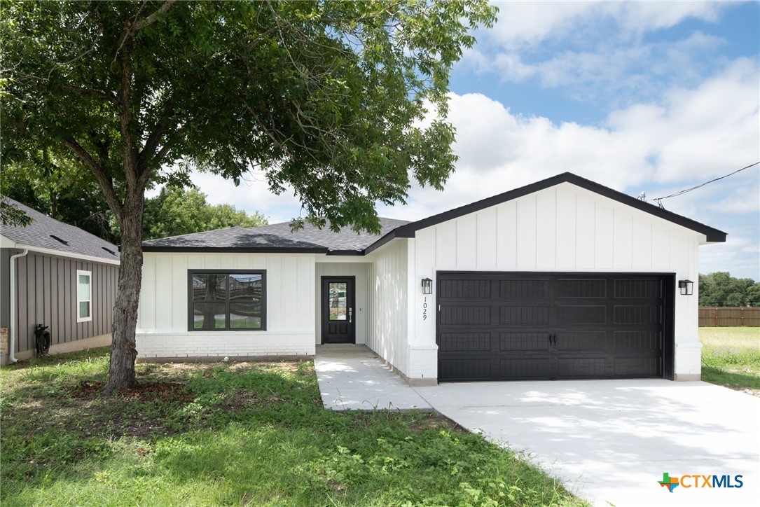 1029 Tabernacle Street, Seguin, TX 78155 — photo 1