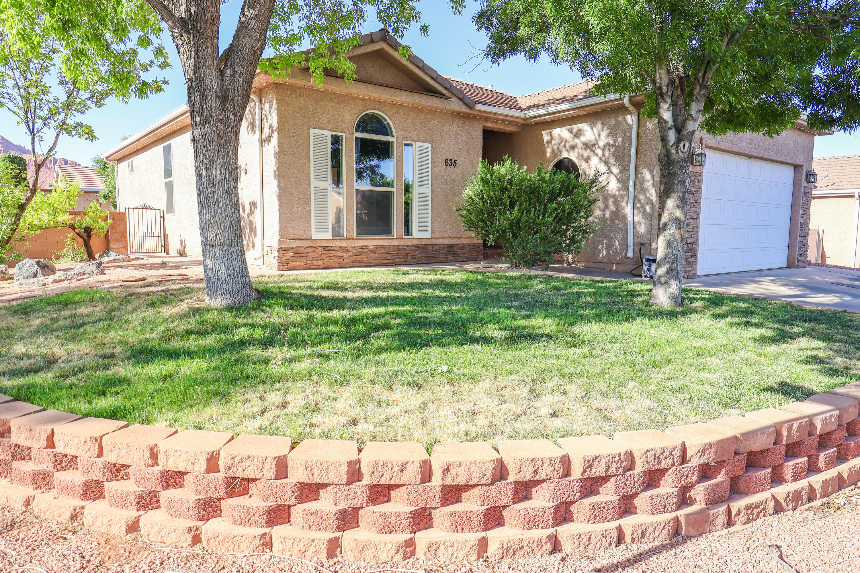 635 E 460 S, Ivins, UT 84738 — photo 1
