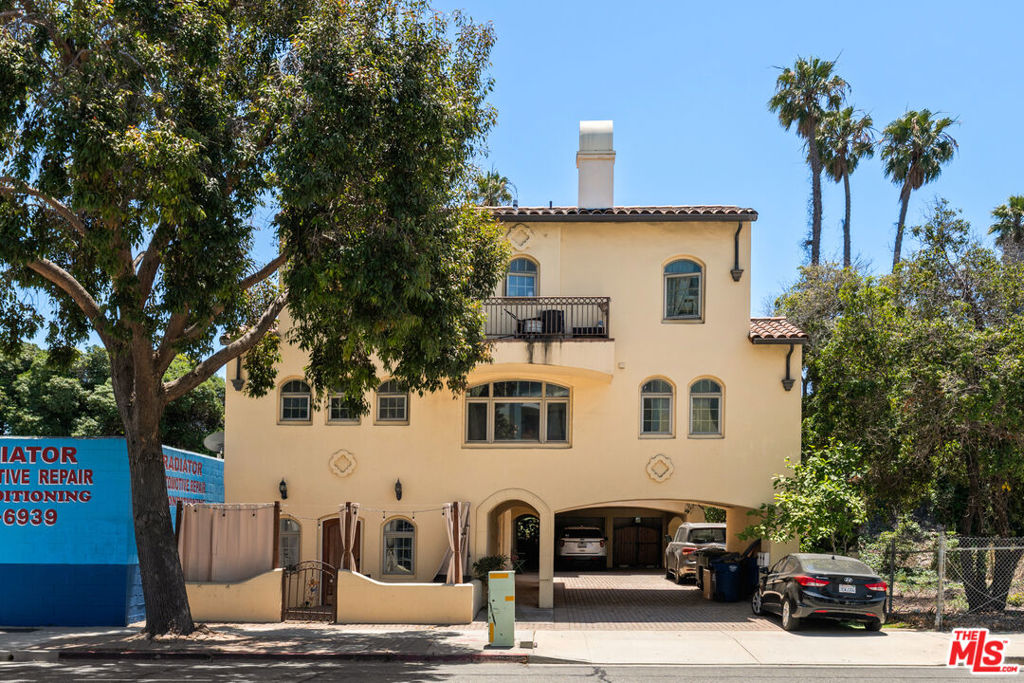 44 E Thompson Boulevard, Ventura, CA 93001 — photo 1