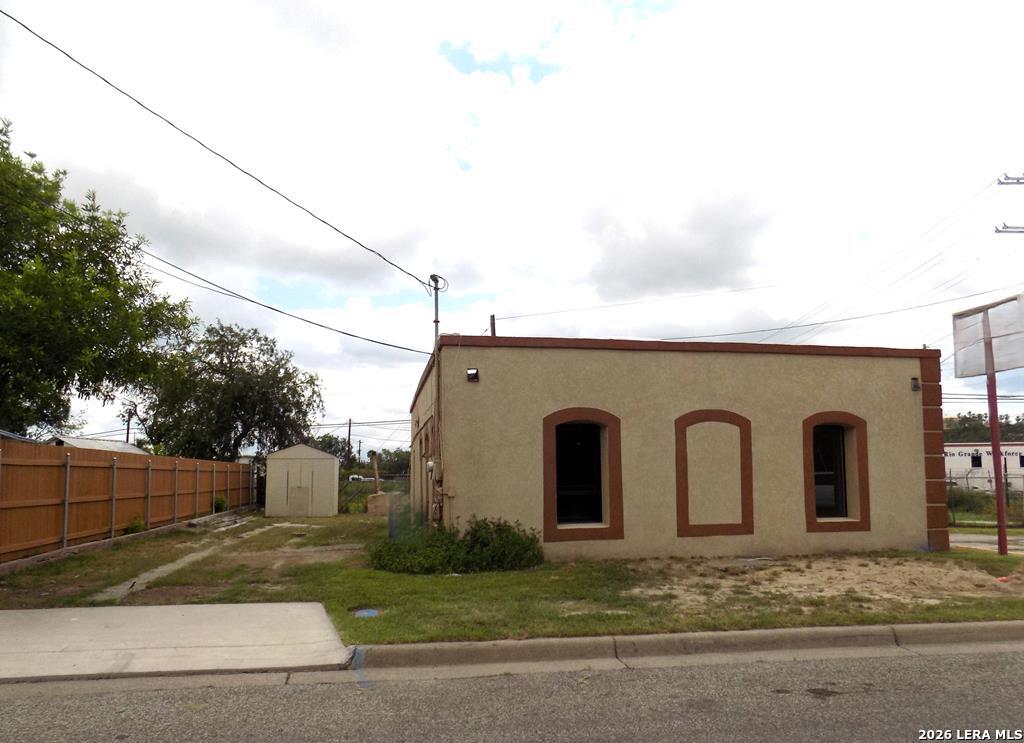 1001 Ferry St, Eagle Pass, TX 78852 — photo 1