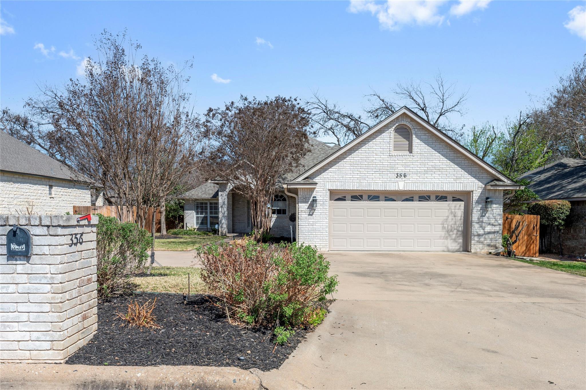 356  Mahan St, Meadowlakes, TX 78654 — photo 1