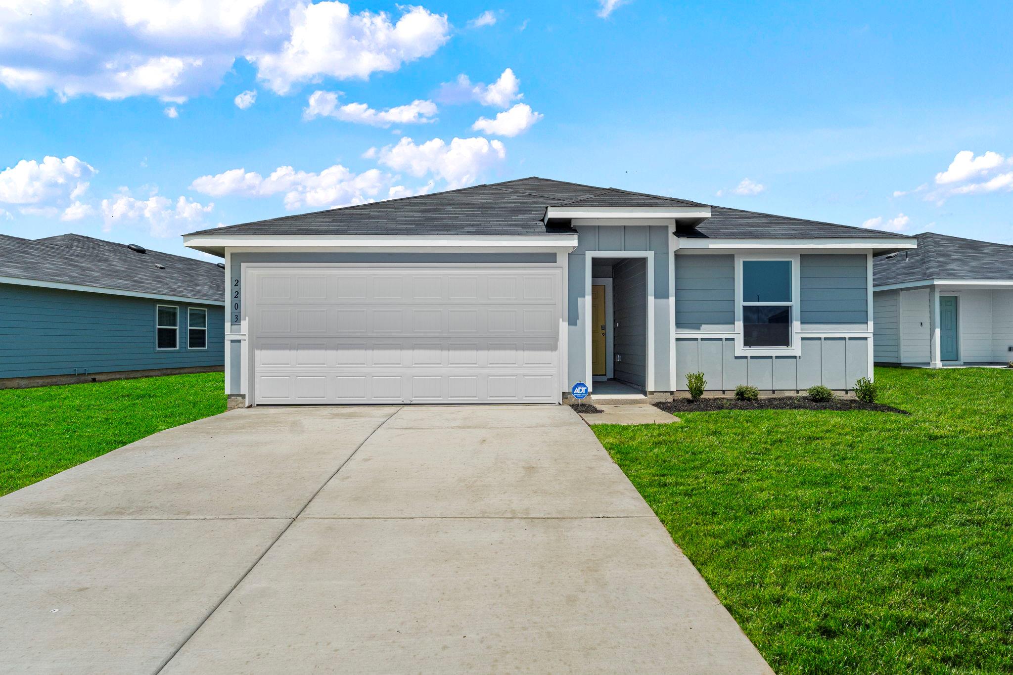 2203 Loganberry Ln, Luling, TX 78648 — photo 1