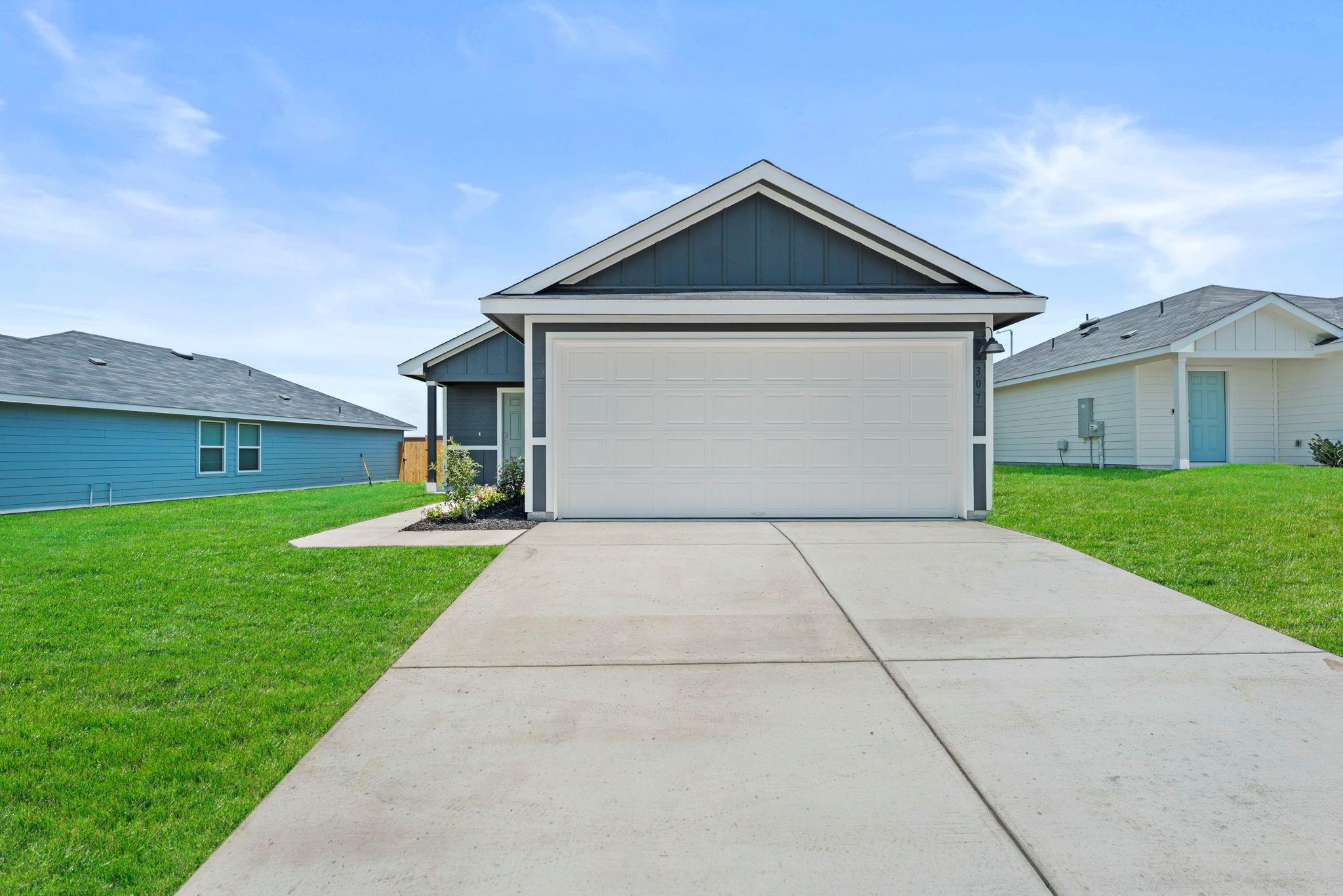 307 Wild Goose Dr, Luling, TX 78648 — photo 1