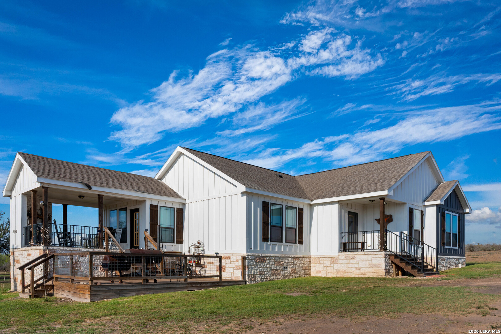 208 WELL PAD RD, George West, TX 78022 — photo 1