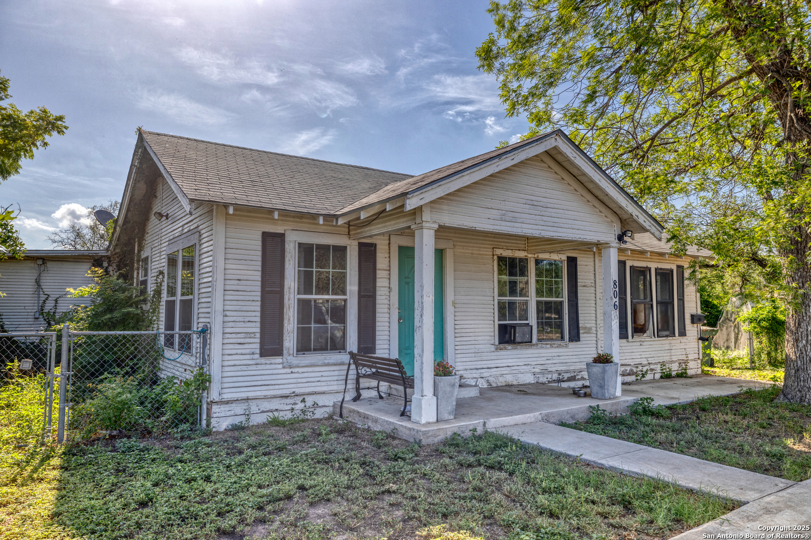 806 S Park St, Uvalde, TX 78801 — photo 1