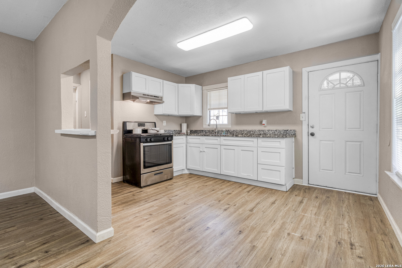 232 E Theo Ave, San Antonio, TX 78214 — photo 1