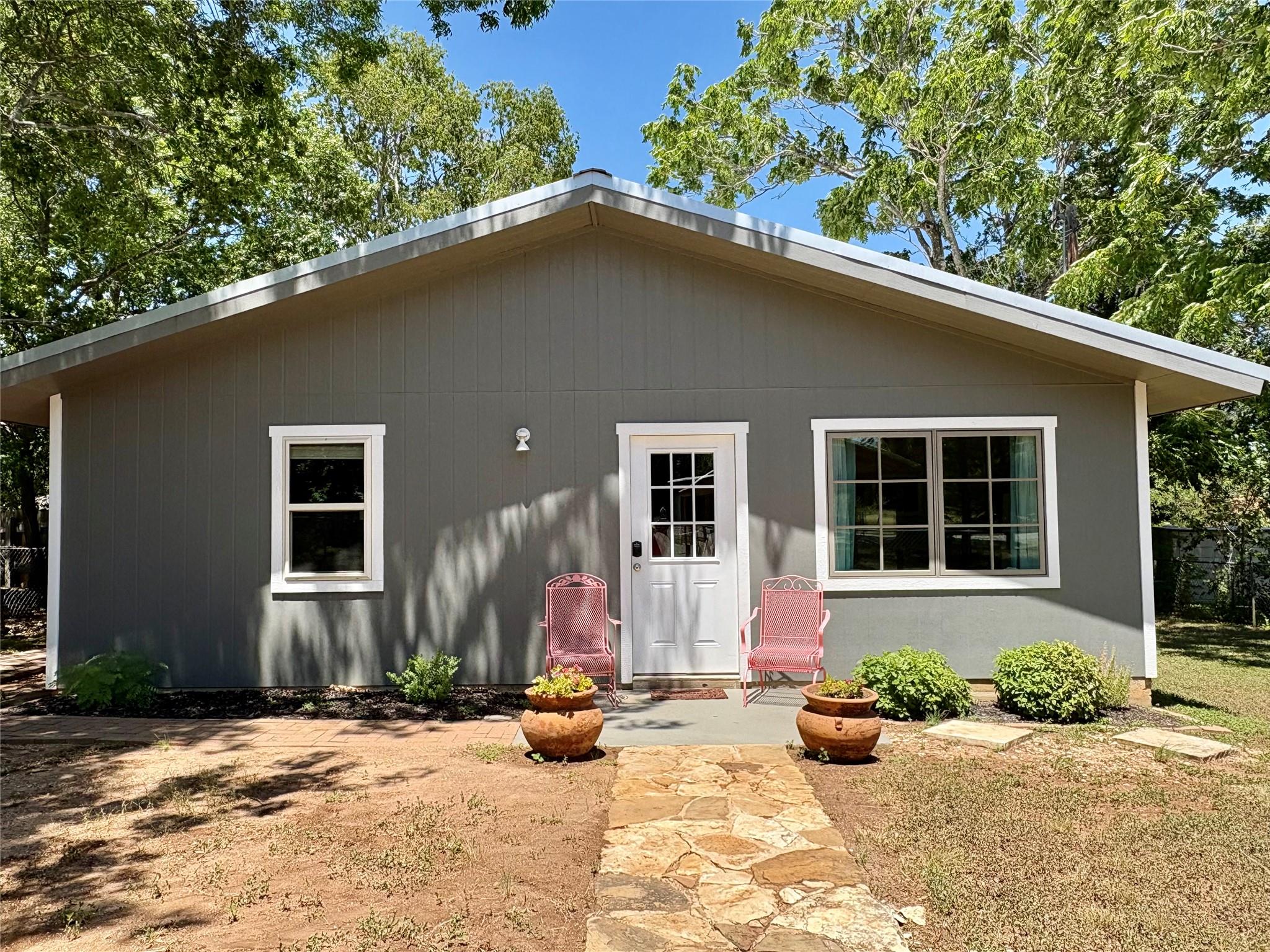 503 E Bluebonnet Ln, Johnson City, TX 78636 — photo 1