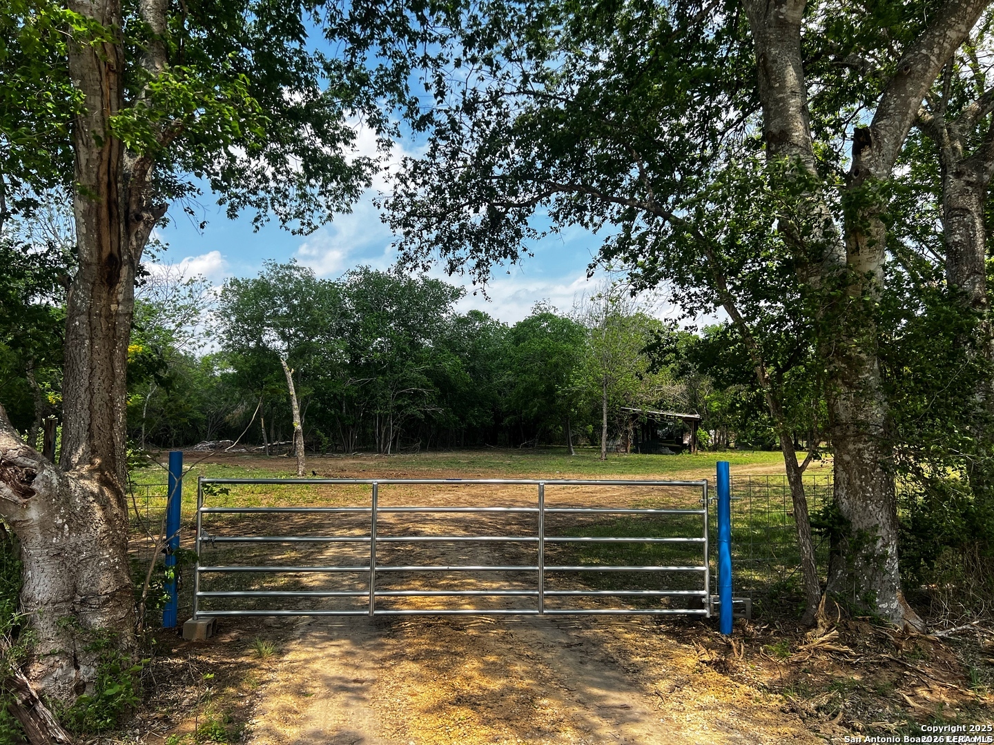 304 County Road 6611, ,  78016 — photo 1
