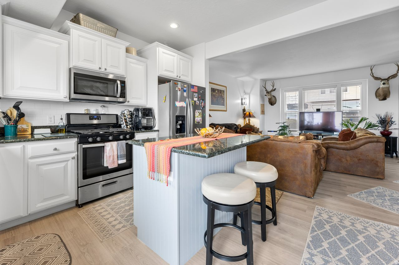33 E ANN ARBOR DR, Draper, UT 84020 — photo 1