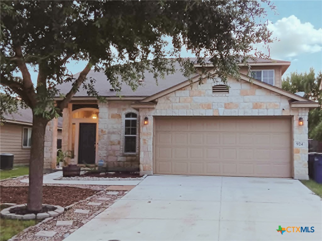 924 Karah, New Braunfels, TX 78130 — photo 1