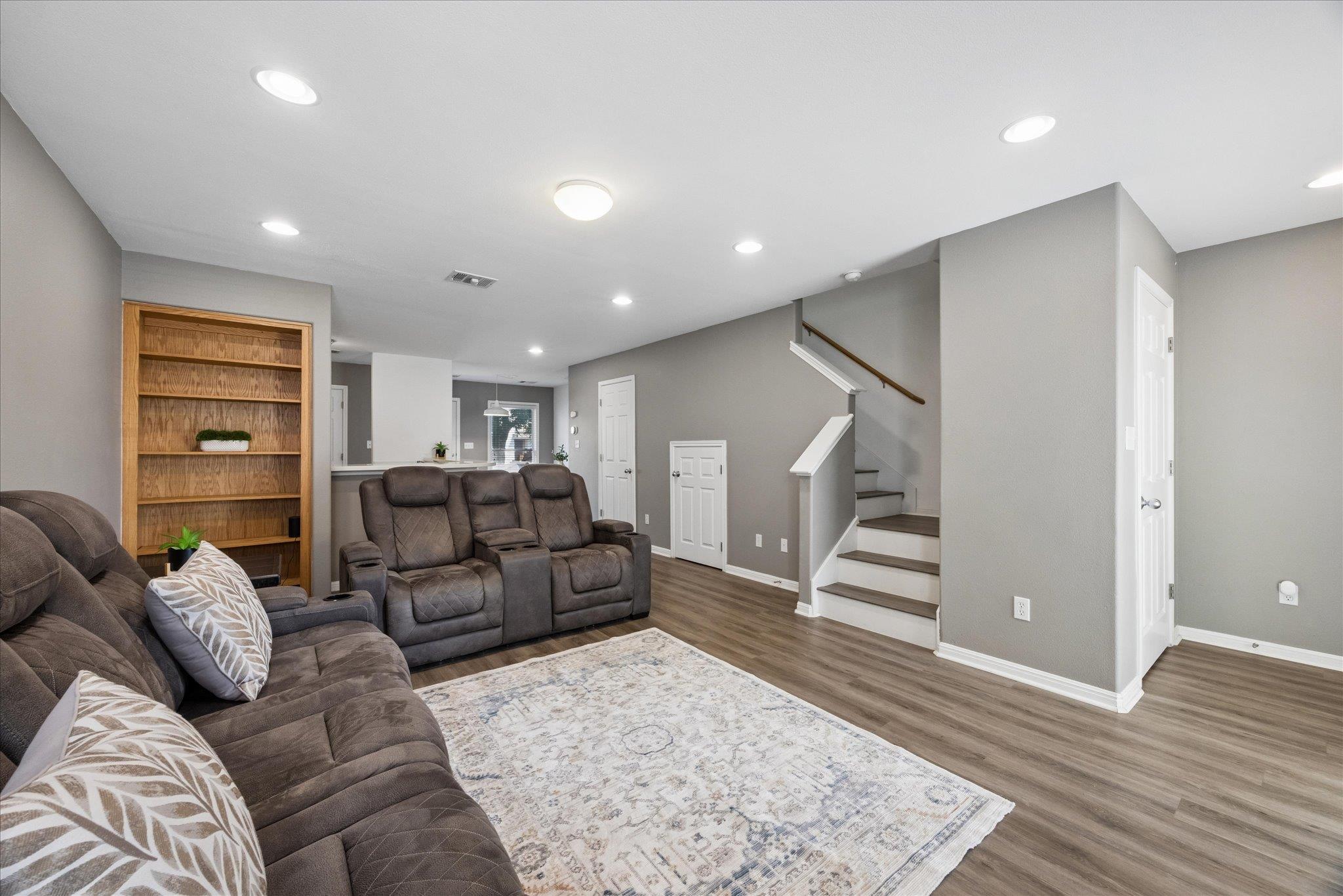 6900 Riverside, Austin, TX 78741 — photo 1