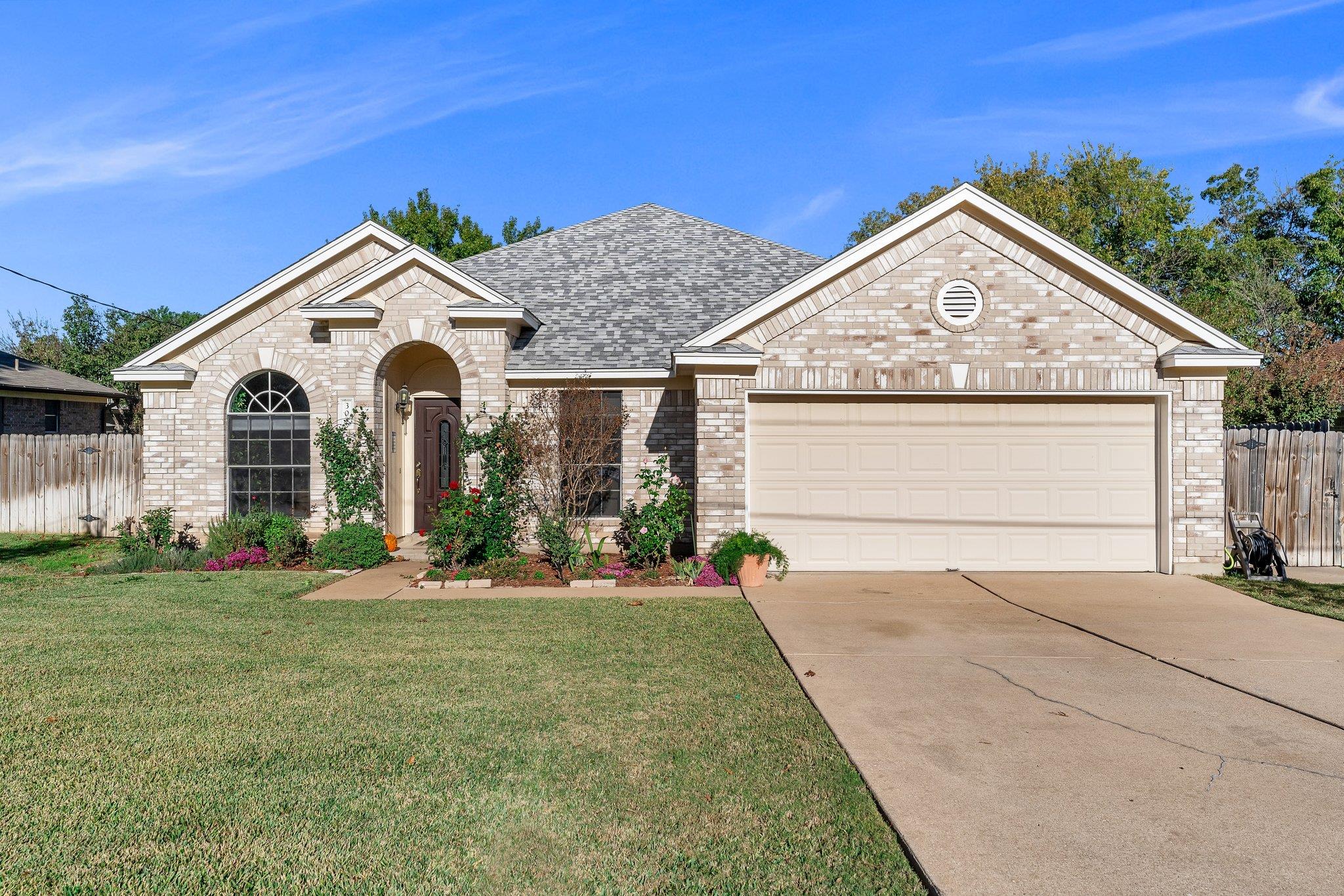 302 Debora, Georgetown, TX 78628 — photo 1