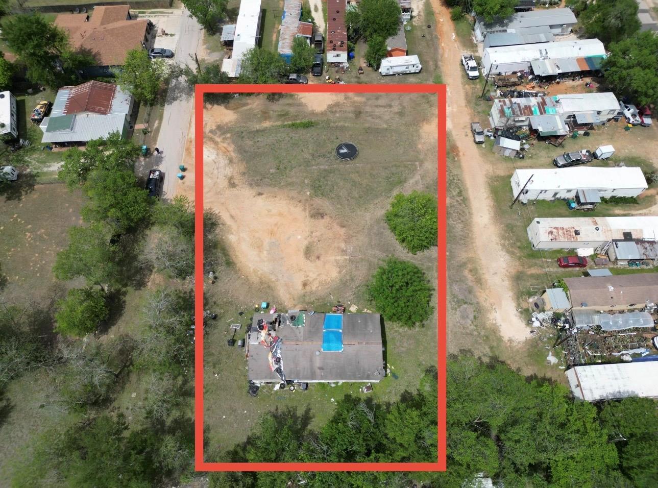 422 Avenue C, Elgin, TX 78621 — photo 1