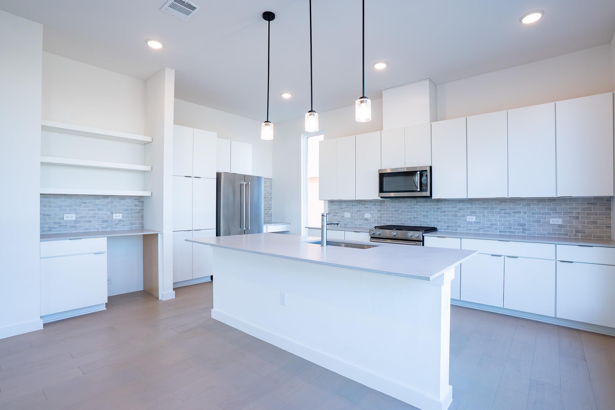 6825 Wolfcreek, Austin, TX 78749 — photo 1