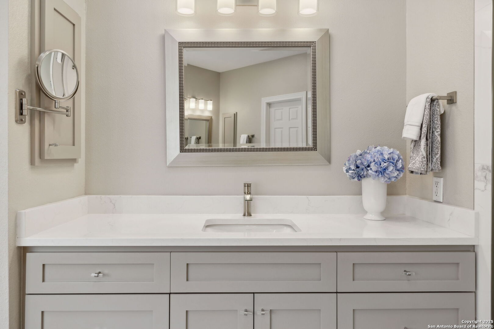 10 Inwood Manor, ,  78248 — photo 1