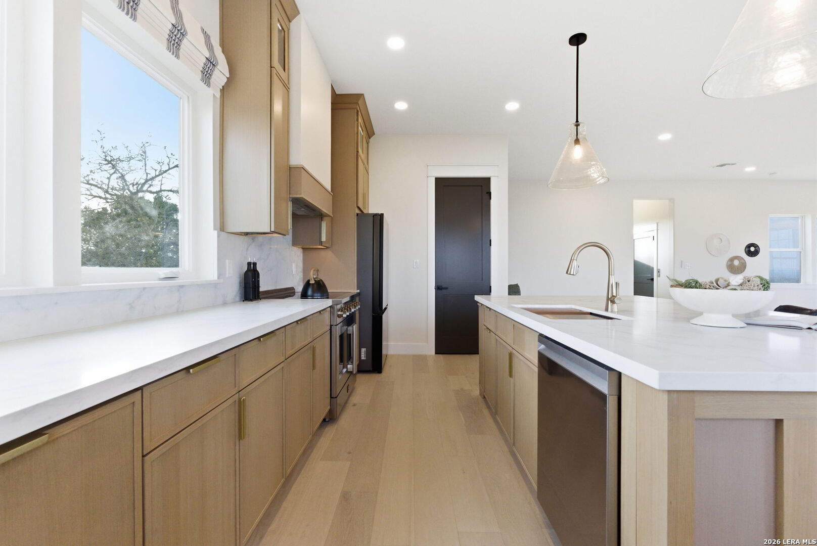 3140 Westview Dr, , 78133 — photo 1