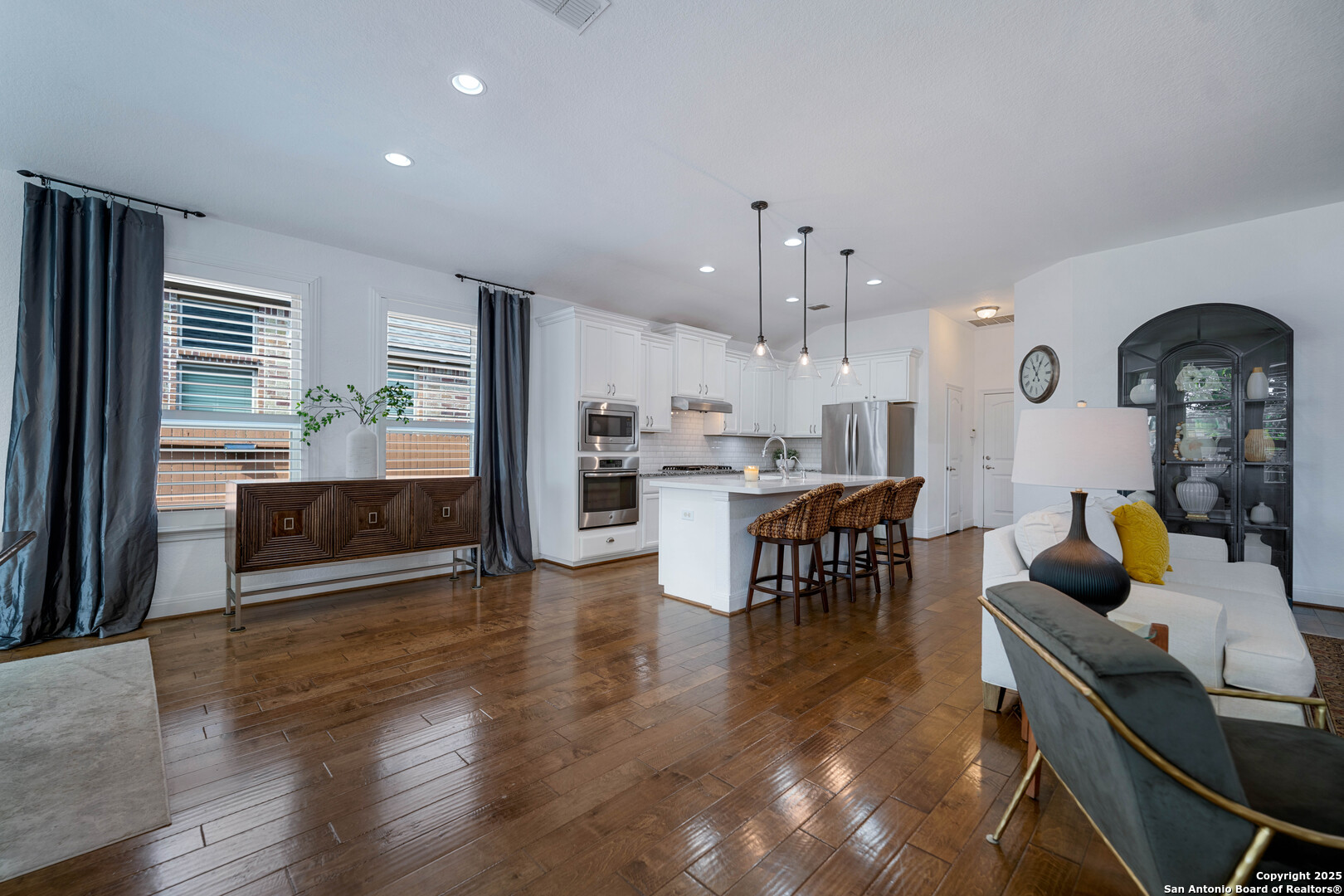 487 Mission Hill, ,  78132 — photo 1