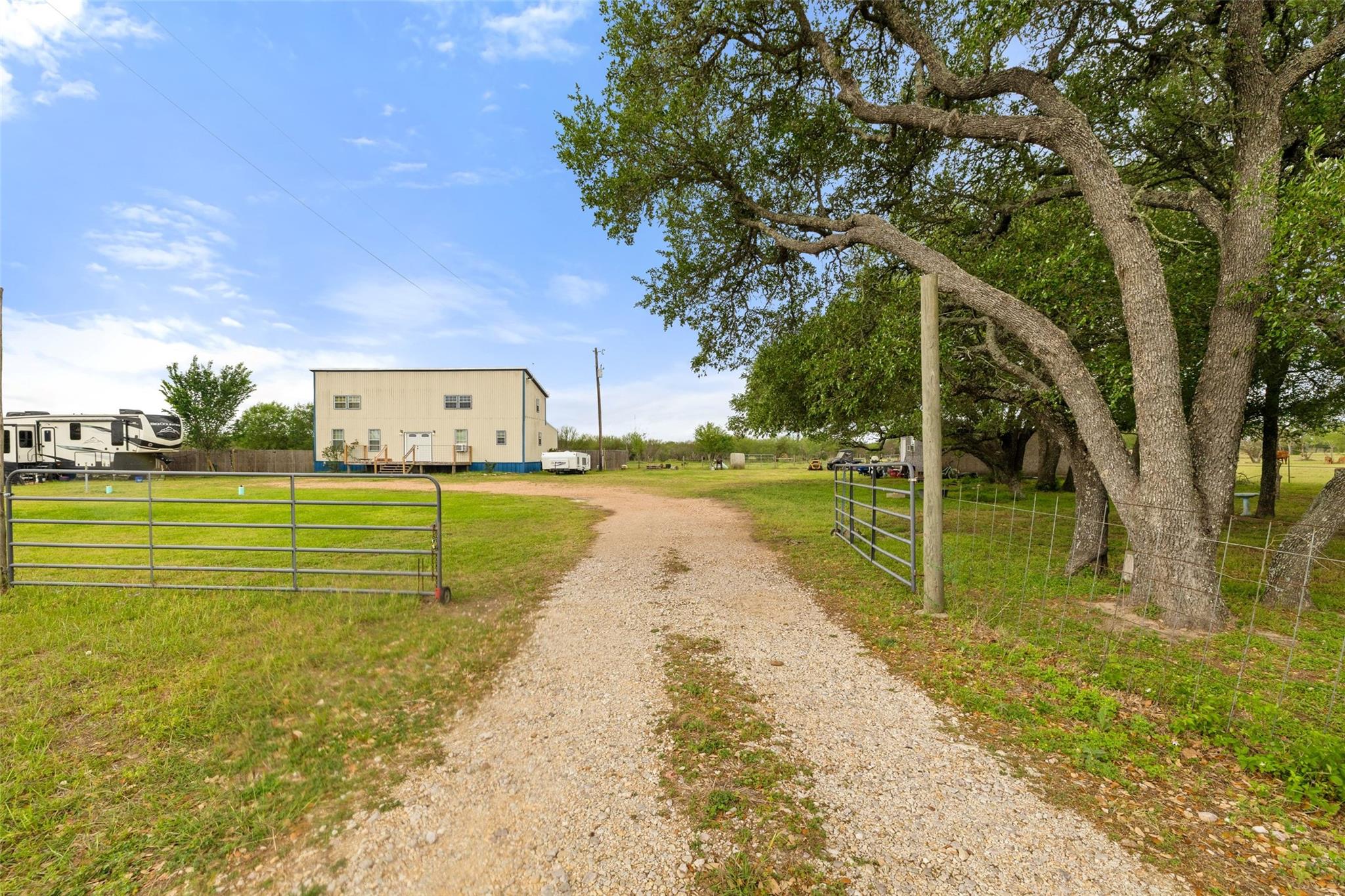 3210 County Rd 226, Giddings, TX 78942 — photo 1