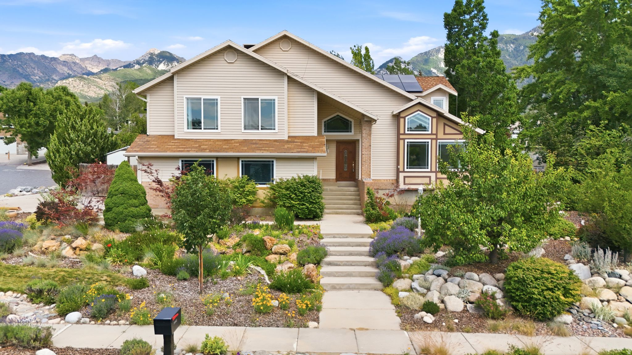 10043 S GRANITE CREST LN, Sandy, UT 84092 — photo 1