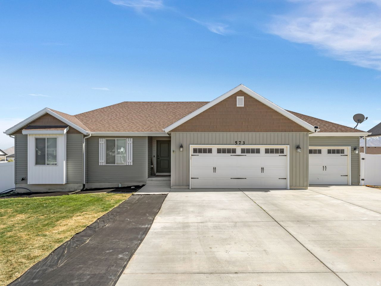 573 S MAXWELL DR, Grantsville, UT 84029 — photo 1